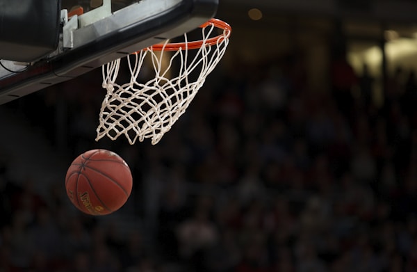 k1体育篮球赛事新闻报道，NBA球星在比赛中精彩扣篮瞬间